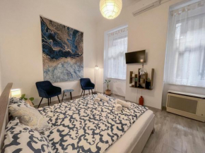 Free Parking, Downtown Apartment near New York Cafe